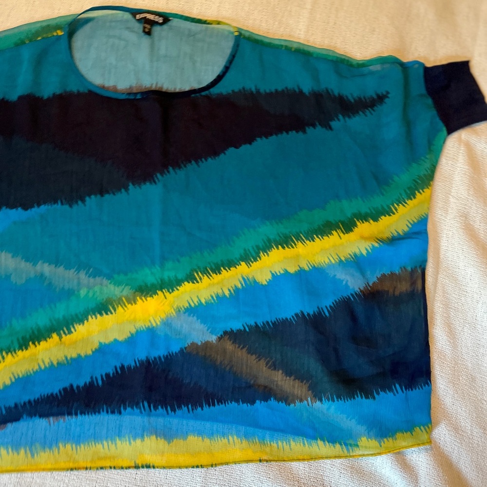Express Sheer Tunic - Picture 2 of 6